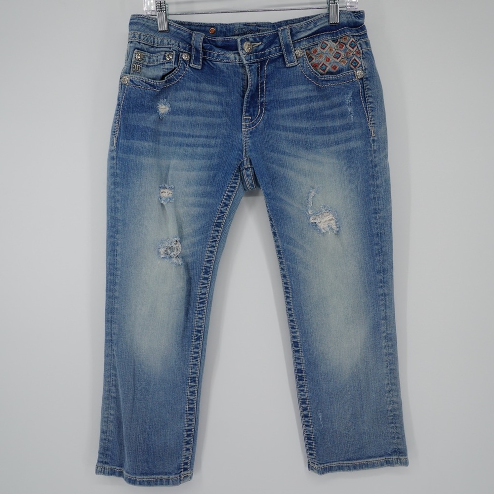 Miss Me Signature Cuffed Capri Light Wash 30 embroidered southwestern print‎